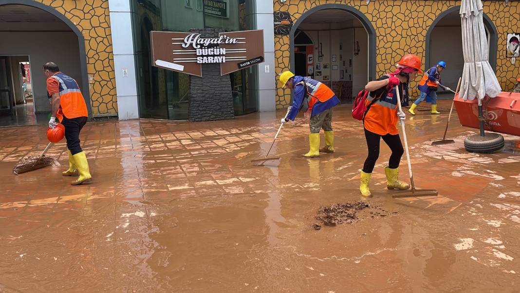 Bartın’daki sel felaketi havadan görüntülendi. Yardıma Mehmetçik koştu 18